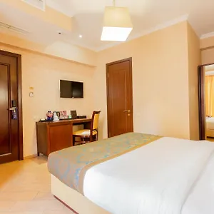 Otel Kmm, Tiflis